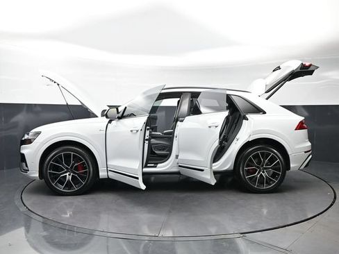Used 2023 Audi Q8 Prestige AWD/4WD image 31