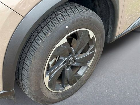 Used 2024 Nissan Rogue SV image 7