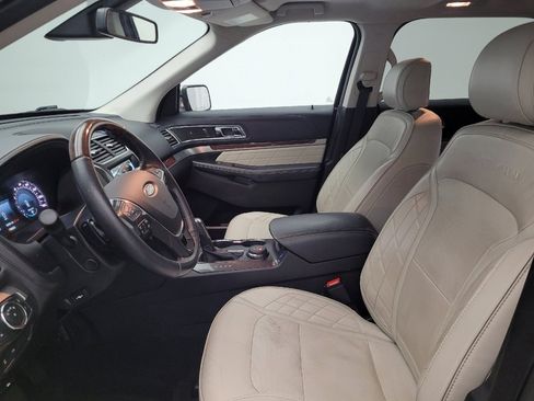 Used 2017 Ford Explorer Platinum image 17