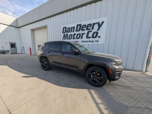 Used 2023 Jeep Grand Cherokee Altitude image 22