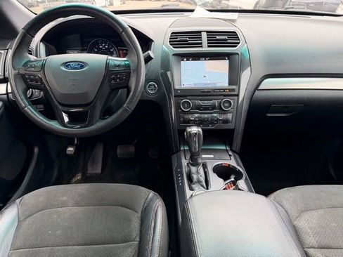 Used 2018 Ford Explorer XLT w/ Equipment Group 202A AWD/4WD image 13