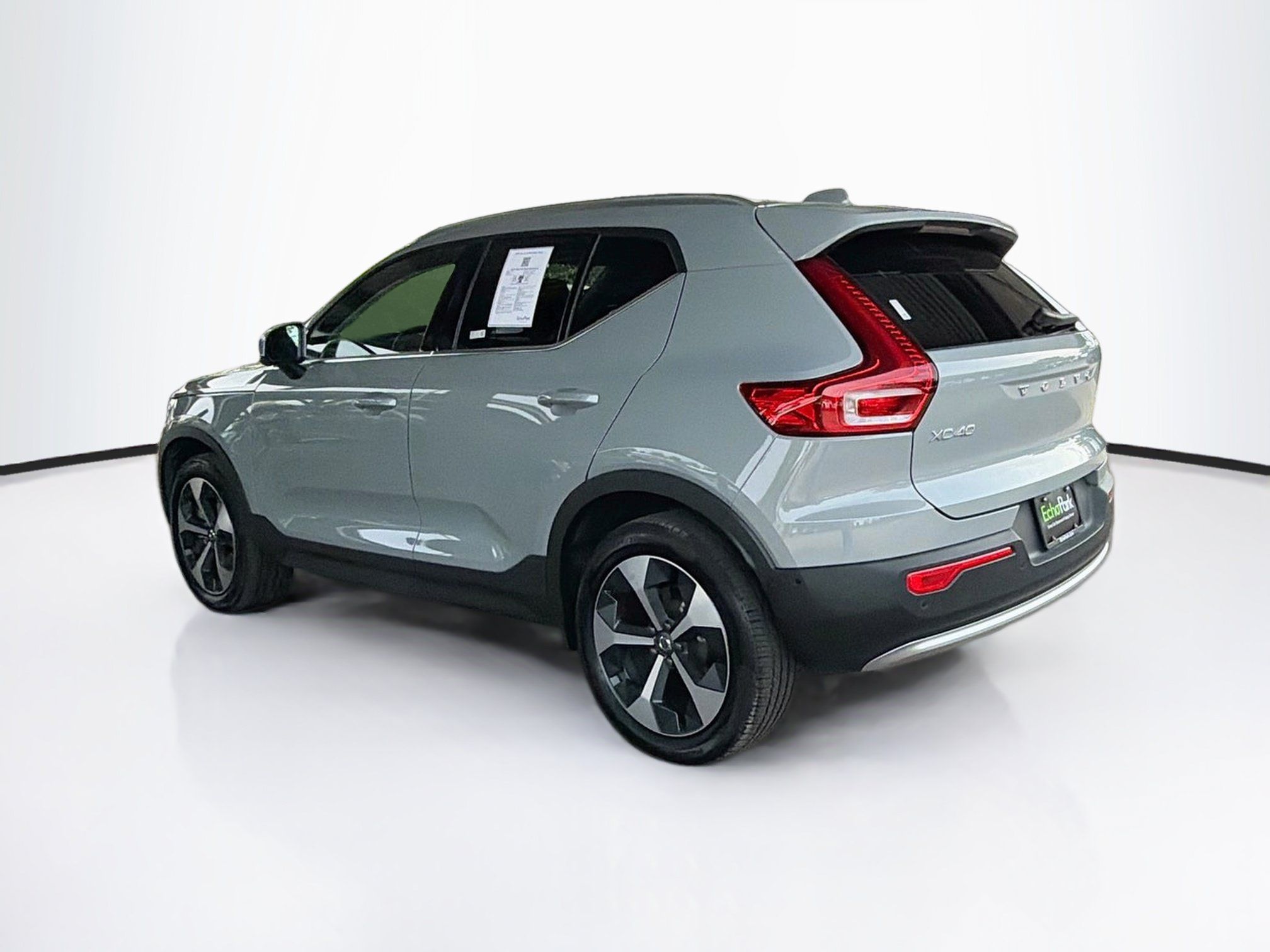 Used 2025 Volvo XC40 B5 Plus AWD/4WD image 5