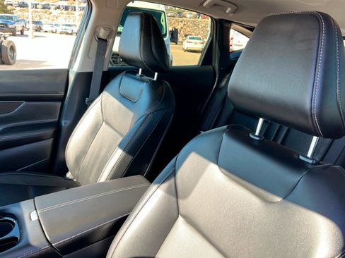 Used 2025 Nissan Murano SV image 16