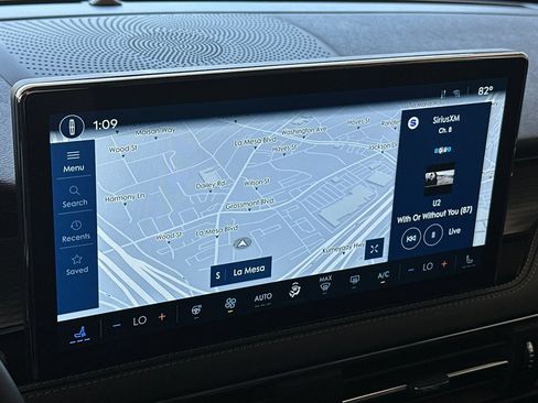 Certified 2025 Lincoln Corsair AWD w/ Equipment Group 101A image 18