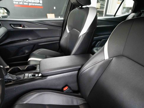 Used 2025 Toyota Camry SE FWD image 9