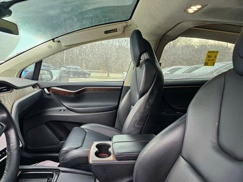 Used 2018 Tesla Model X 75D image 8