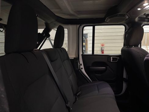 Used 2020 Jeep Wrangler Unlimited Sport S image 32