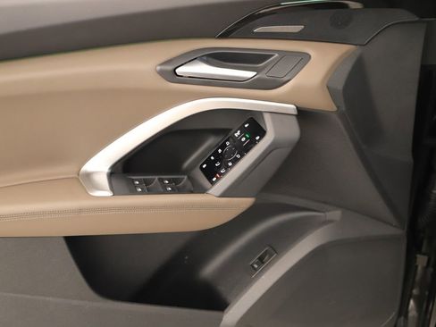 Certified 2025 Audi Q5 Prestige image 23