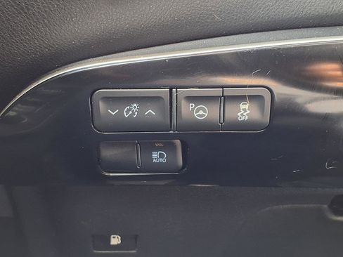 Used 2017 Toyota Prius Two w/ Prius Two Safety Plus Package FWD image 8
