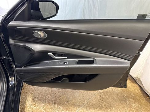 Used 2024 Hyundai Elantra Limited image 27