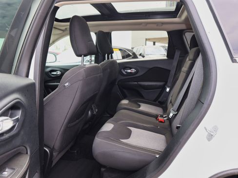 Used 2014 Jeep Cherokee Latitude w/ Comfort/Convenience Group image 15