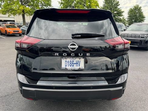 Used 2026 Nissan Rogue SV FWD image 4