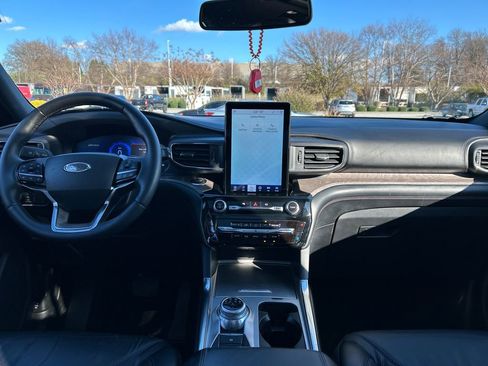 Used 2022 Ford Explorer Platinum w/ Equipment Group 601A image 14