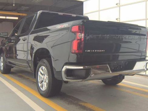 Used 2022 Chevrolet Silverado 1500 LT image 4