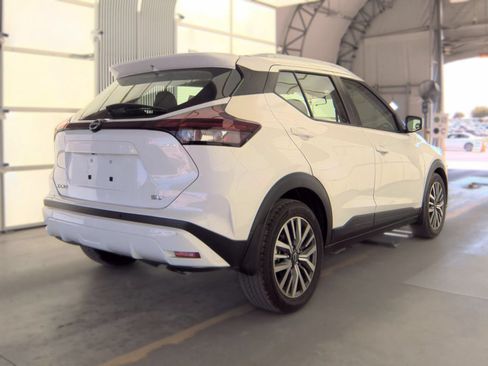 Used 2022 Nissan Kicks SV FWD image 3