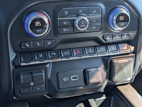 Used 2020 GMC Sierra 2500 SLT w/ SLT Premium Plus Package AWD/4WD image 26