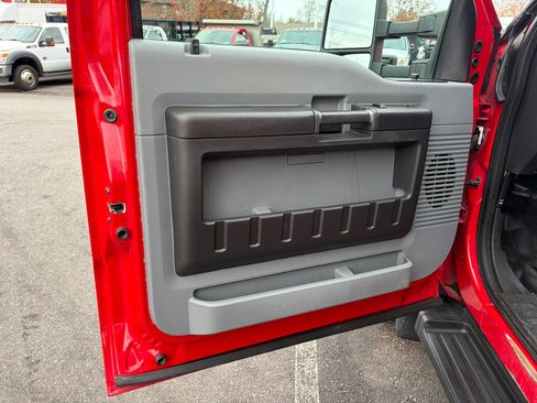 Used 2015 Ford F550 4x4 Regular Cab Super Duty image 32