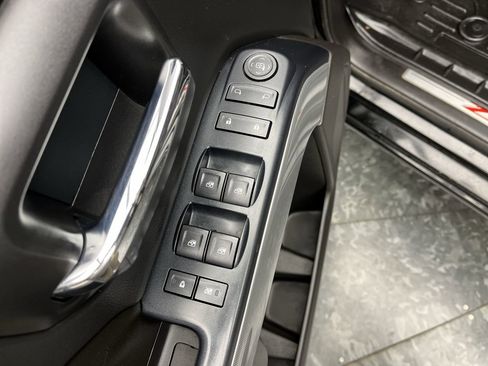 Used 2017 Chevrolet Silverado 1500 LT w/ Midnight Edition AWD/4WD image 7
