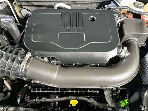 Used 2023 GMC Acadia SLE w/ Elevation Edition FWD image 9