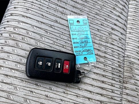 Used 2013 Toyota Camry XLE image 12