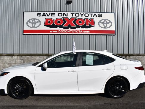 Certified 2025 Toyota Camry SE w/ Convenience Package image 4