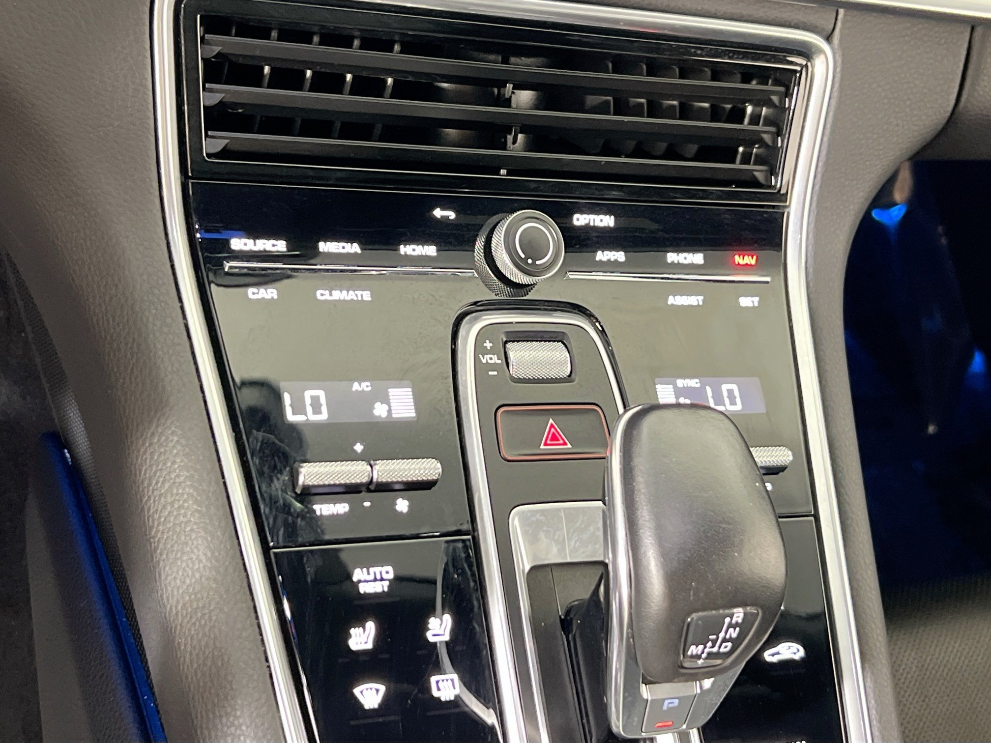 Used 2022 Porsche Panamera 4 Platinum Edition AWD/4WD image 16