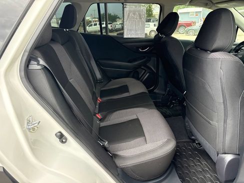 Used 2025 Subaru Outback Premium AWD/4WD image 17