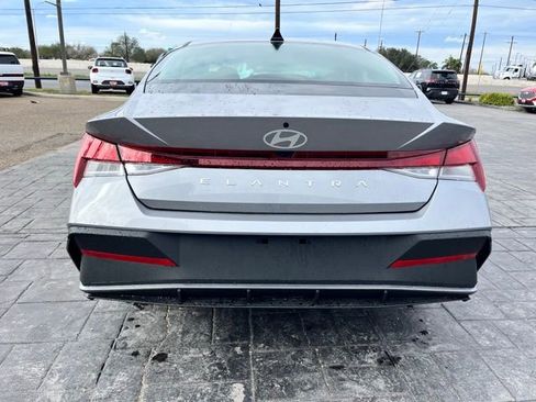New 2026 Hyundai Elantra SE FWD image 6