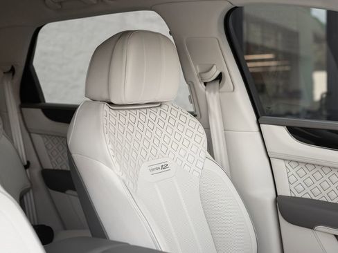 Used 2023 Bentley Bentayga Speed AWD/4WD image 31