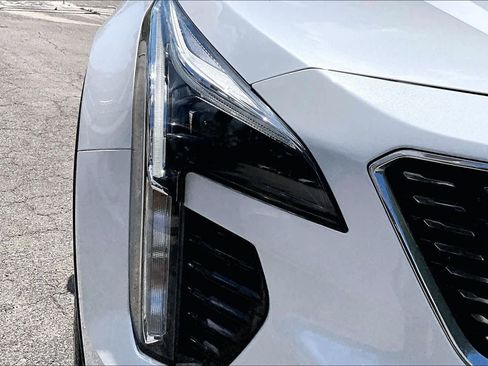Used 2023 Cadillac XT4 Luxury FWD image 28