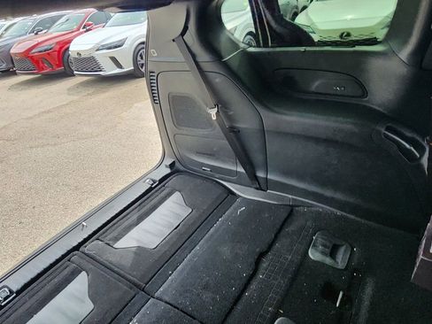 Used 2024 Chrysler Pacifica Pinnacle w/ Trailer Tow Group FWD image 11