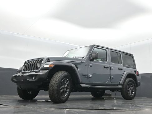 Used 2024 Jeep Wrangler Unlimited Sport AWD/4WD image 13