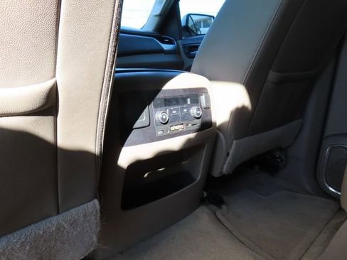 Used 2016 Chevrolet Suburban LT image 12