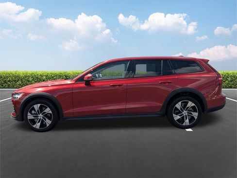 Used 2023 Volvo V60 B5 Cross Country Plus AWD/4WD image 8