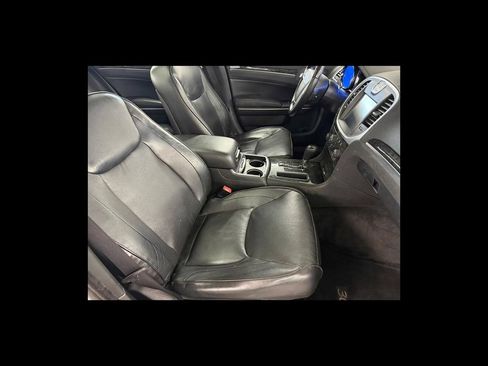 Used 2011 Chrysler 300 C RWD image 18