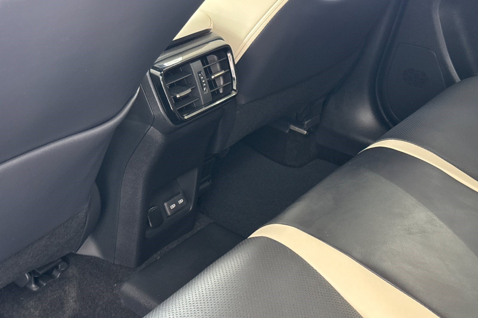 Used 2024 Lexus NX 450h+ AWD w/ Vision Package image 16
