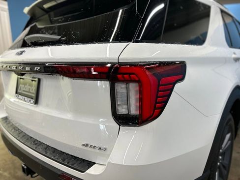 New 2026 Ford Explorer Active w/ Active Comfort Package image 12