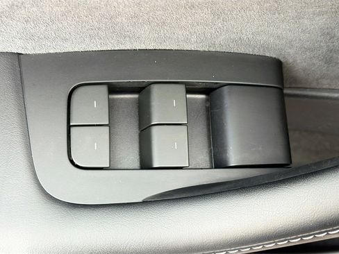 Used 2024 Tesla Model Y Long Range AWD/4WD image 15