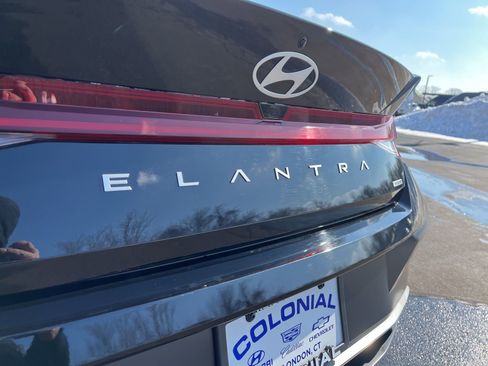 Certified 2025 Hyundai Elantra Limited image 36