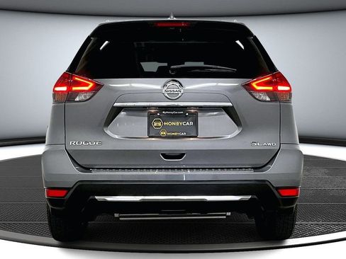 Used 2018 Nissan Rogue SL w/ Premium Package image 5