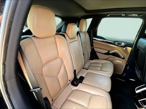 Used 2016 Porsche Cayenne image 29