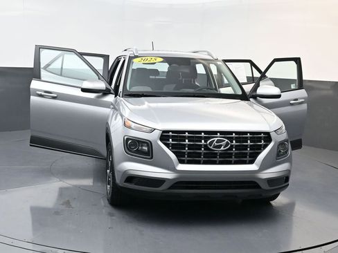Certified 2025 Hyundai Venue SEL image 32