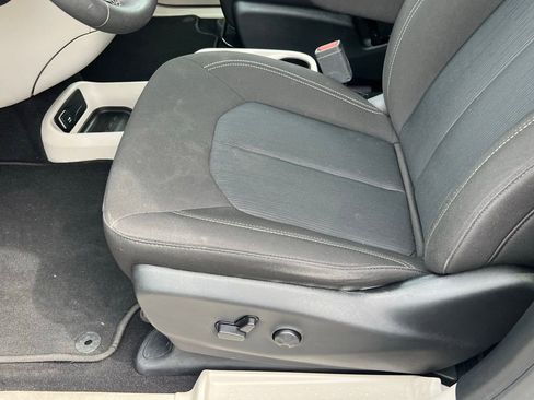 Used 2023 Chrysler Voyager LX FWD image 25