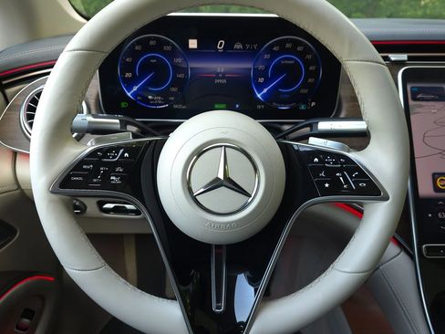 Used 2022 Mercedes-Benz EQS 450+ Sedan image 33