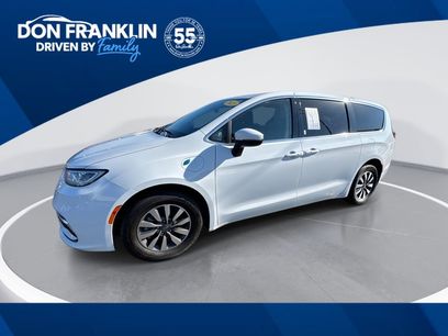 Used 2023 Chrysler Pacifica Touring-L