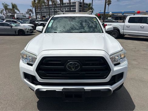 Used 2018 Toyota Tacoma SR RWD image 2