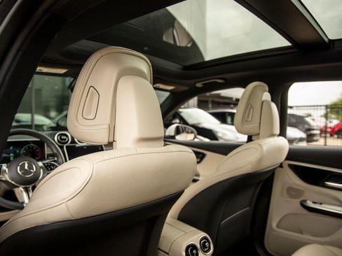 Used 2025 Mercedes-Benz GLC 300 image 25