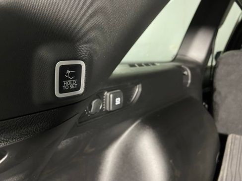 Used 2025 Jeep Grand Cherokee Limited w/ Black Appearance Package AWD/4WD image 17