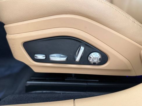 Used 2019 Porsche Panamera RWD image 32