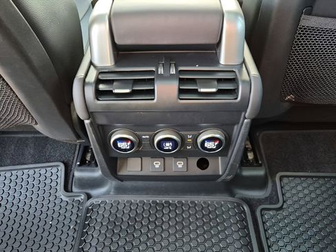 Used 2024 Land Rover Defender 130 X-Dynamic SE image 21